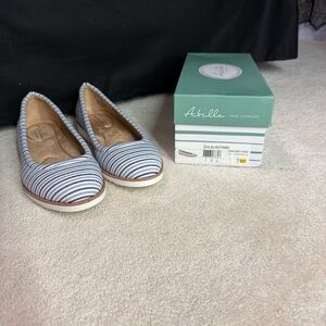 Abella Women's Navy and White Striped Flats